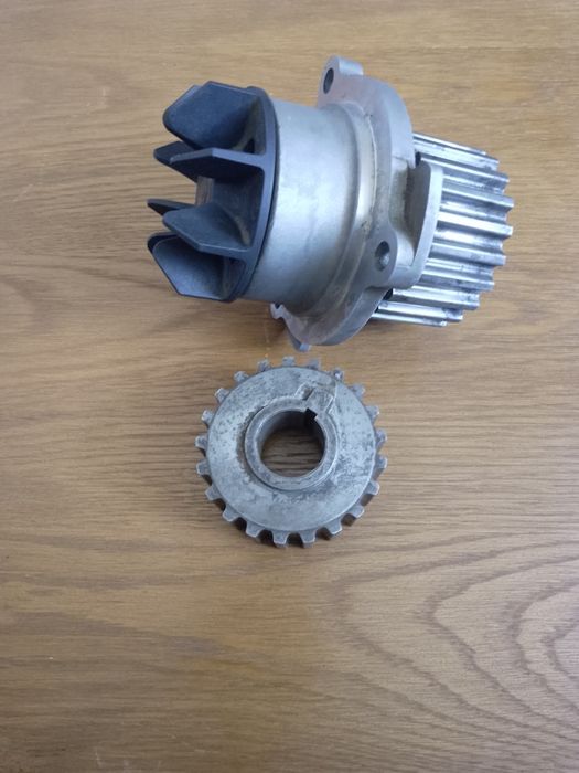 Продам помпу и шестерёнку Каленвала на ваз 2110