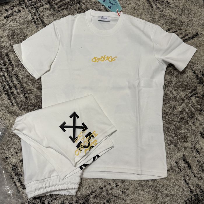 Compleu off white tricou si pantaloni scurti