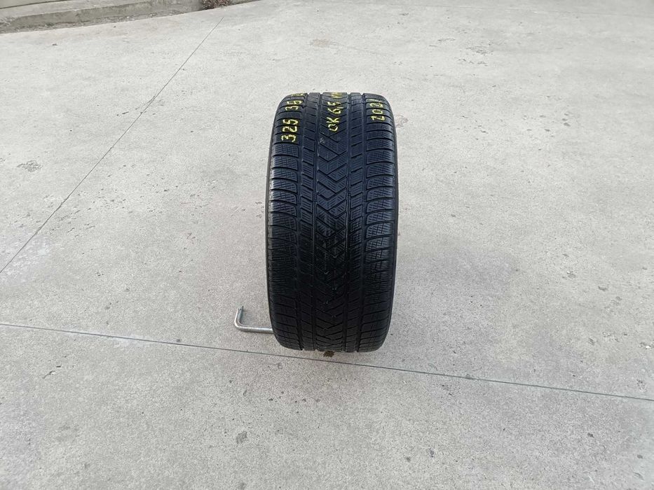 O anvelopa de iarna 325 35 22 pirelli scorpion winter 6,5 mm 2021
