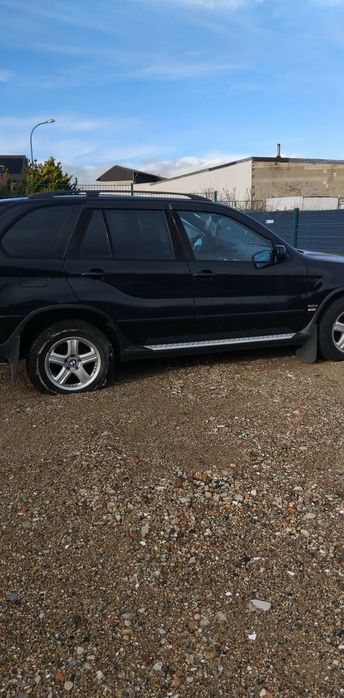 Vând BMW X5 mai multe detalii la număru de telefon