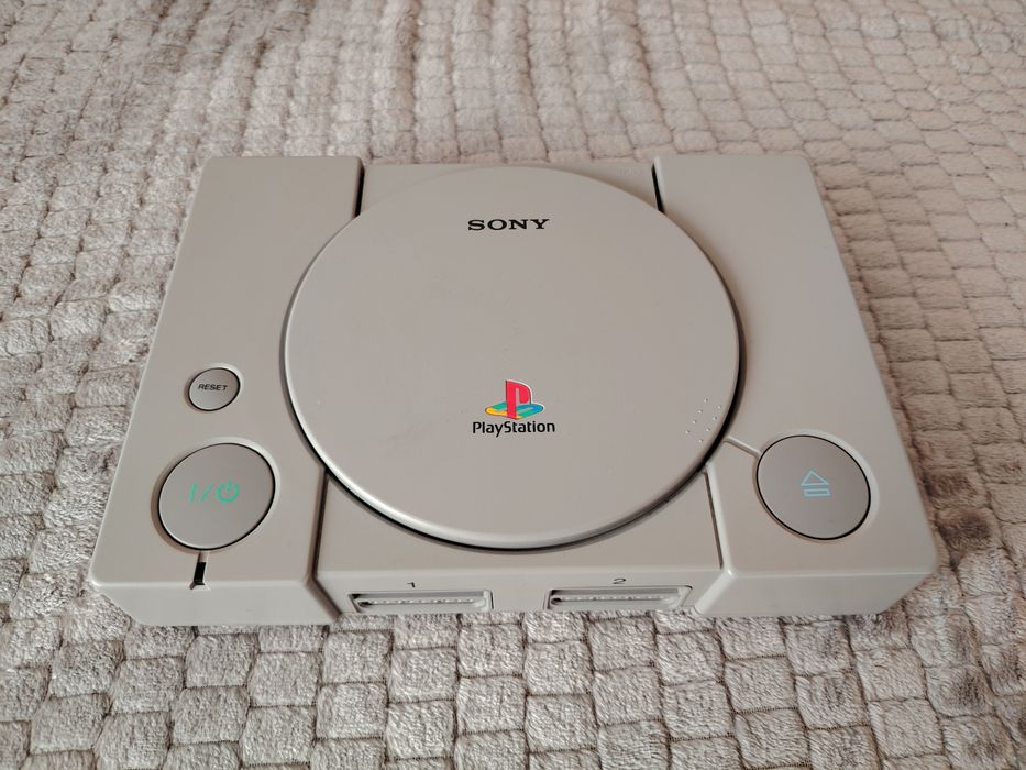 PlayStation 1 original + 2 controlere – Retro gaming autentic !!!