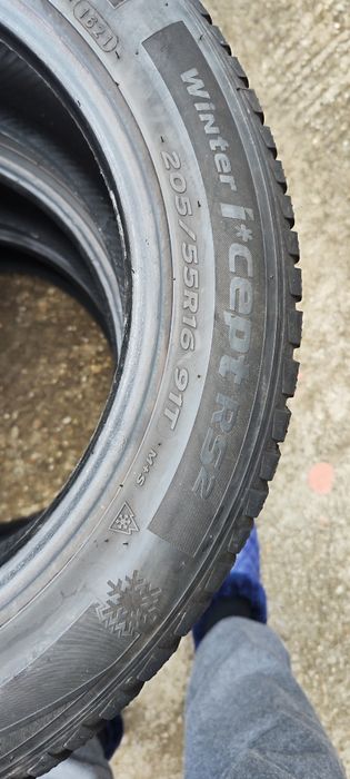 Vând 4 cauciucuri Hankook 205 55 R16