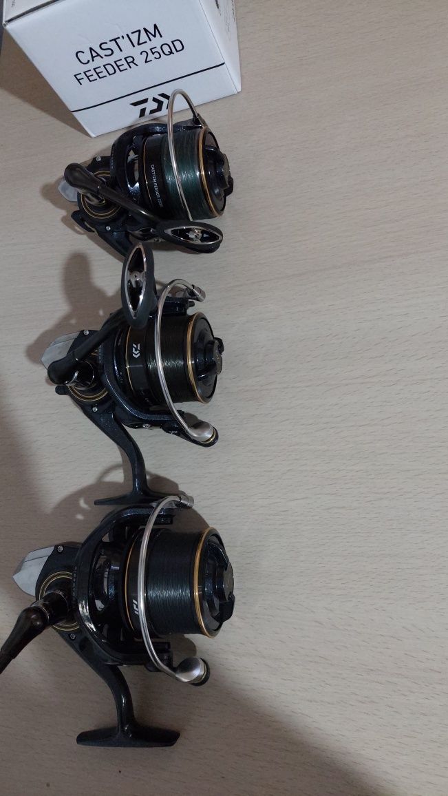 Mulinete crap/feeder daiwa cast izm 25qd