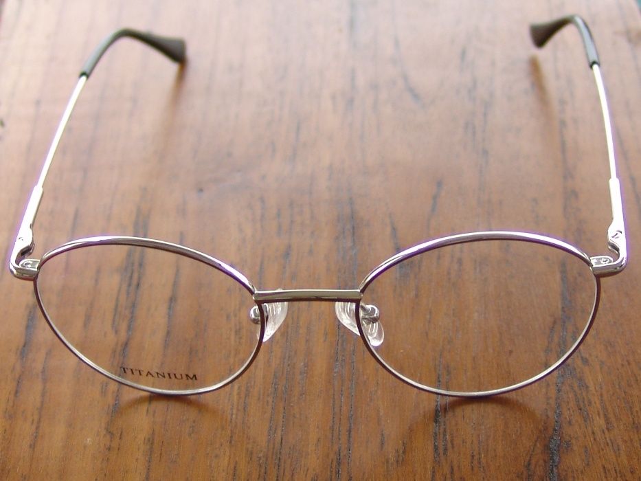 Висок клас луксозни Титаниеви рамки за очила