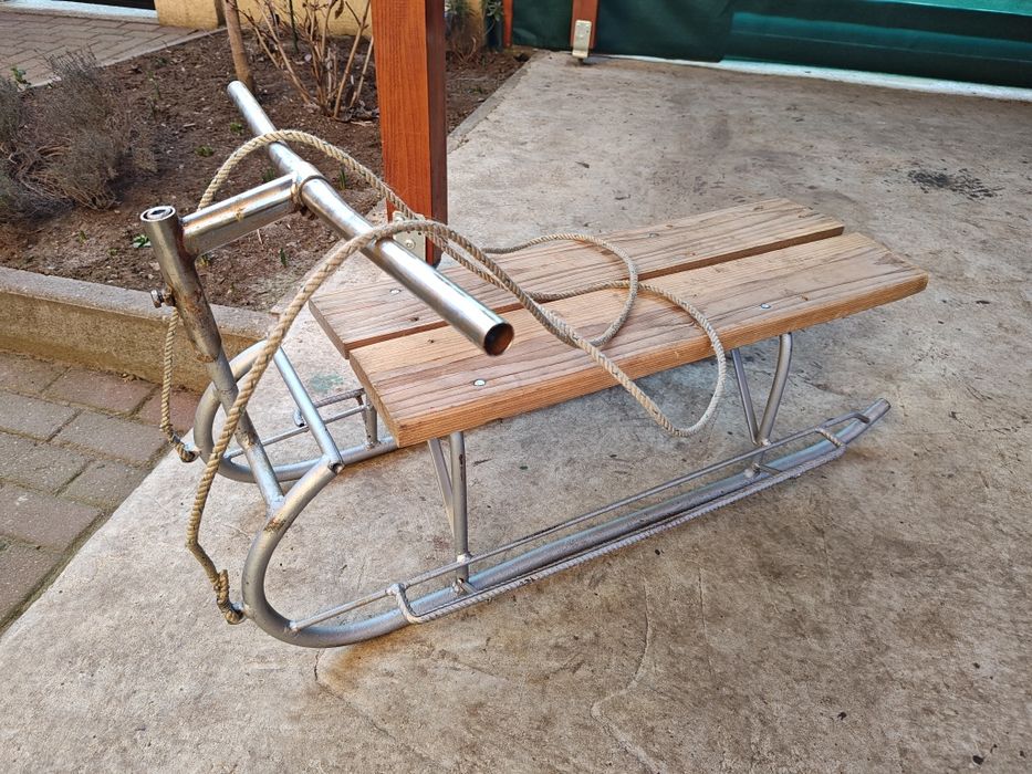Vând sanie metalica, robustă