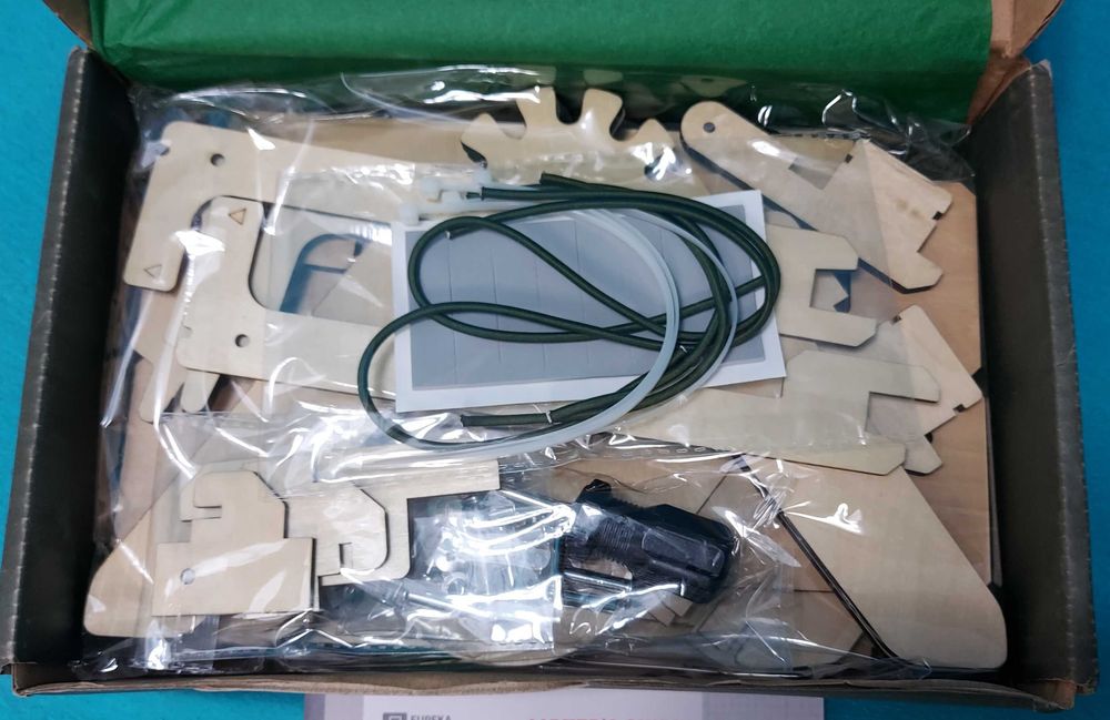 Kiwi Co. Eureкa Crate. Сглобяем кош и поставка за книги