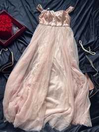 Елегантна рокля с пайети и тул