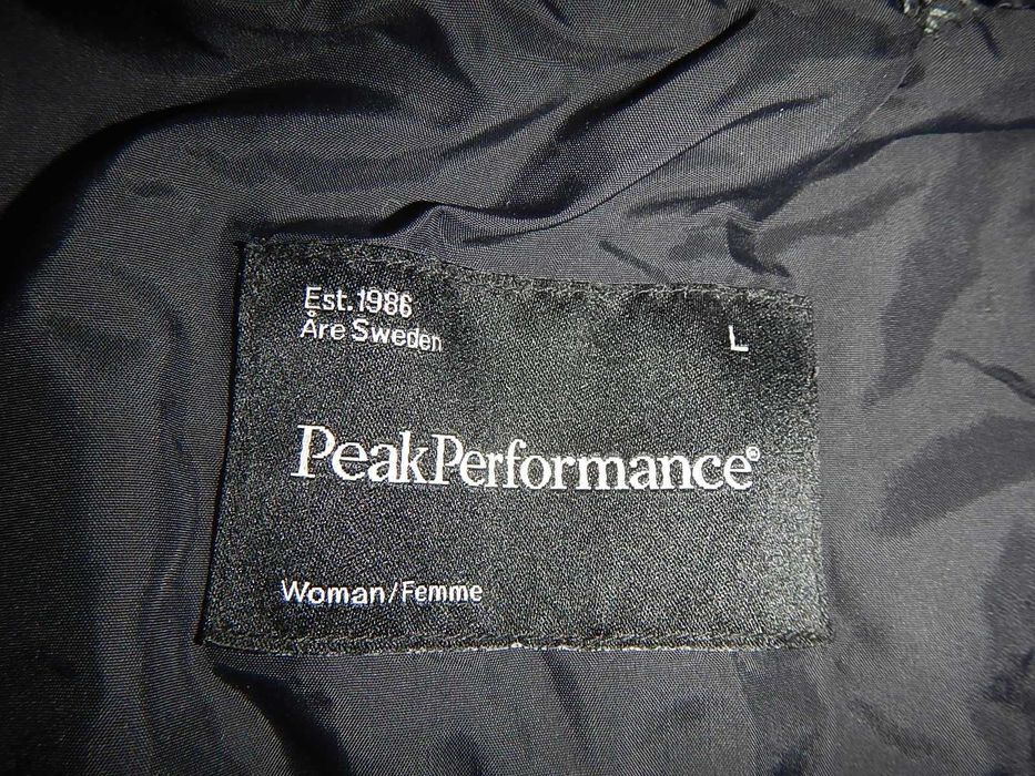 Geaca de puf Peak Performance Blackburn cu fusta de zapada. L-Women.