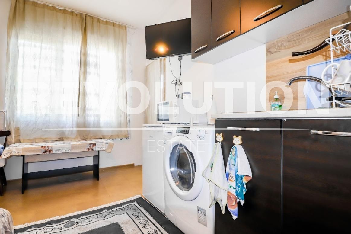 Дава се под наем Едностаен апартамент в Варна, Галата - 40 кв.м за 200 € - Снимка #3