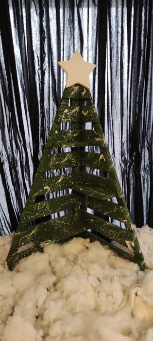 Модерна Нестандартна Коледна Украса
Дървенa Коледнa Елхa