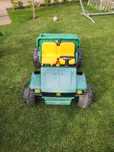 Акумулаторно камионче и багерче с педали: John Deere