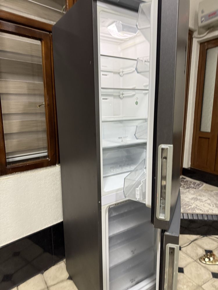 Холодилник Hotpoint Ariston