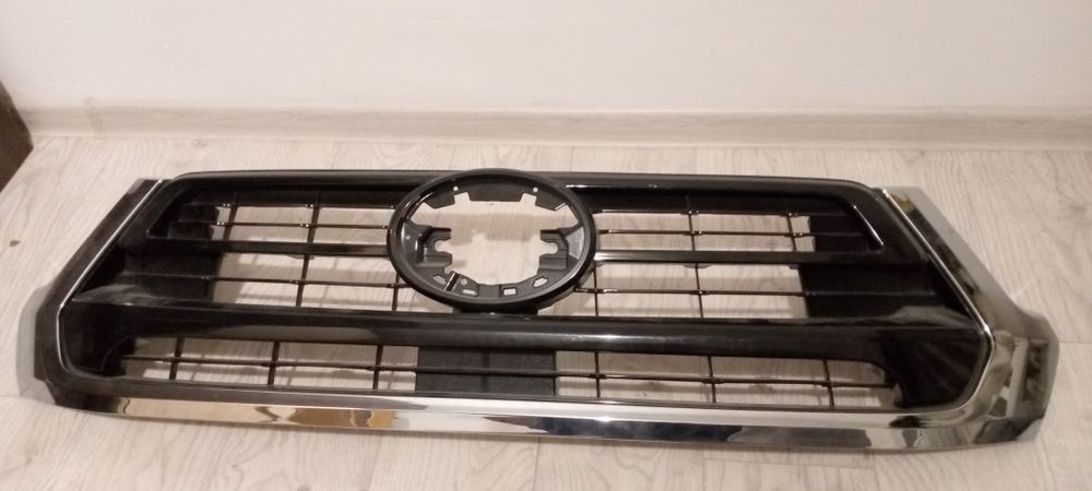 Решётка на Тойота Хайлюкс (акула)