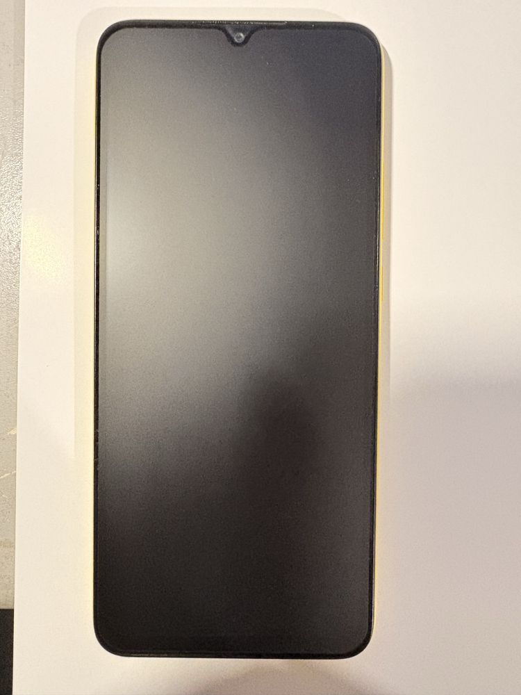 Телефон POCO C40