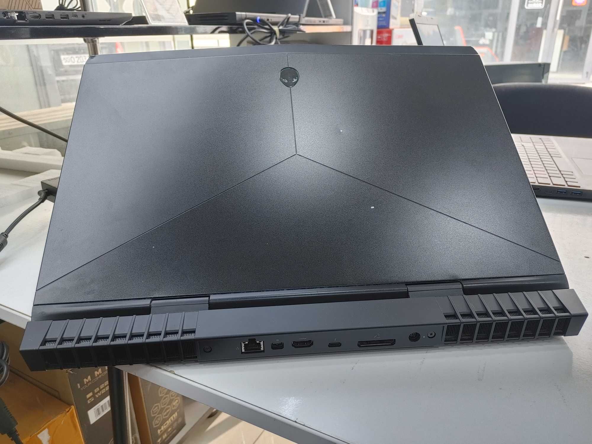 Alienware P31E i9-8950HK  DDR4 16gb SSD 128+HDD 1000 GTX 1080 8gb