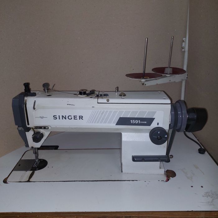 Професионална шевна машина