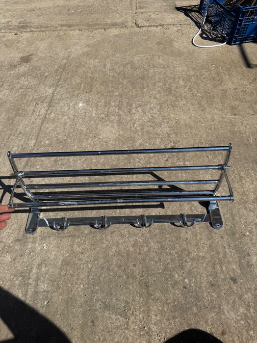 Chiuvete bucătărie și baie,plita pe gaz,suporți prosop,Aspirator