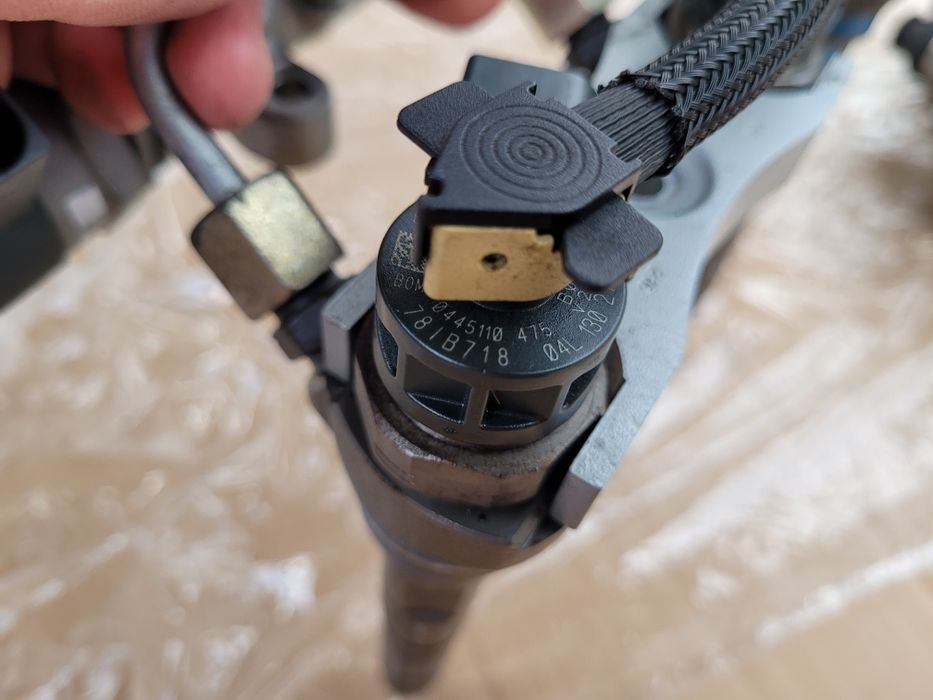 Injectoare Injector 2.0 Tdi CRB CKF Skoda Octavia 3 VW Golf 7 04L13027