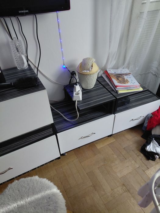 Продавам обзавеждане,може и по отделно