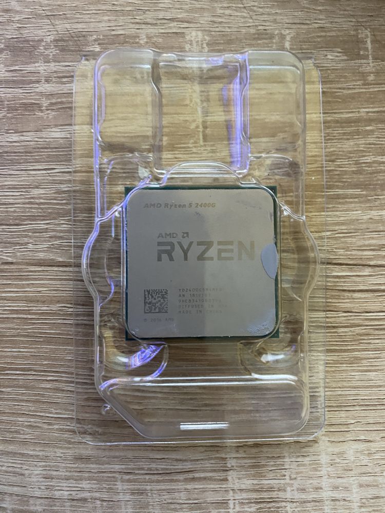 Vand AMD Ryzen 2400g