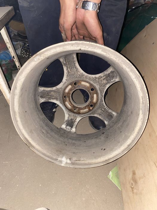 Диски на японца.