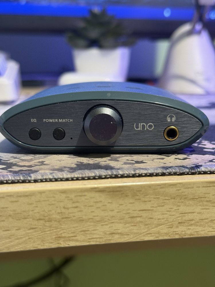 iFi Uno DAC/усилвател