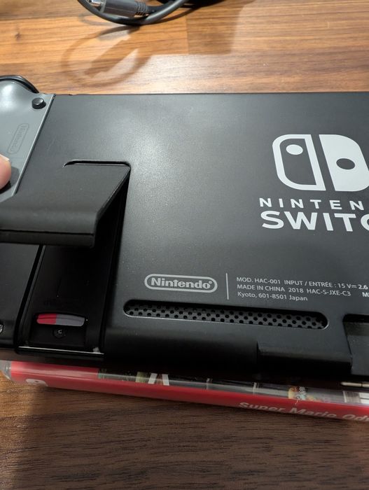 Nintendo Switch 1 + Super Mario Odyssey