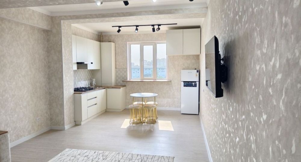 Бий Сайрам  1/4/5  33м²  кирпичный дом.