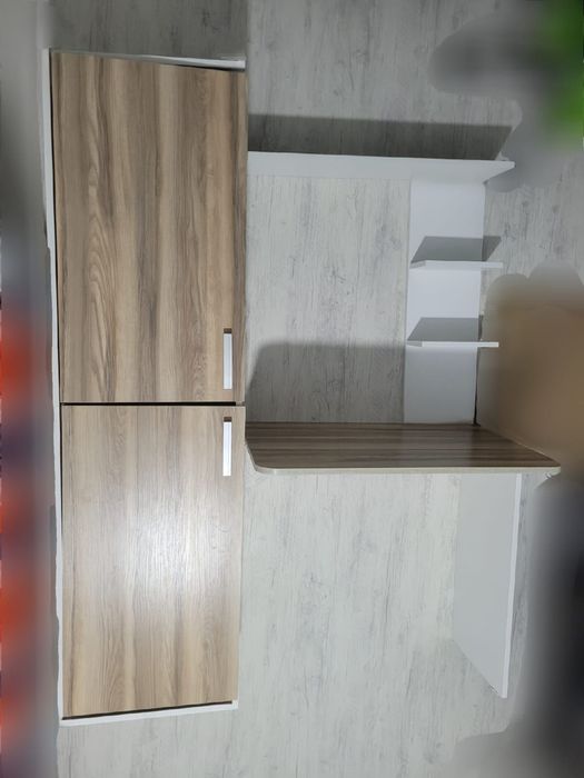 Продаётся Шкаф-стол 2в 1м в отличном состоянии, удобный, качественный.