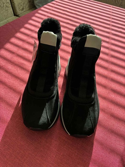 Чисто нови ботуши с етикет