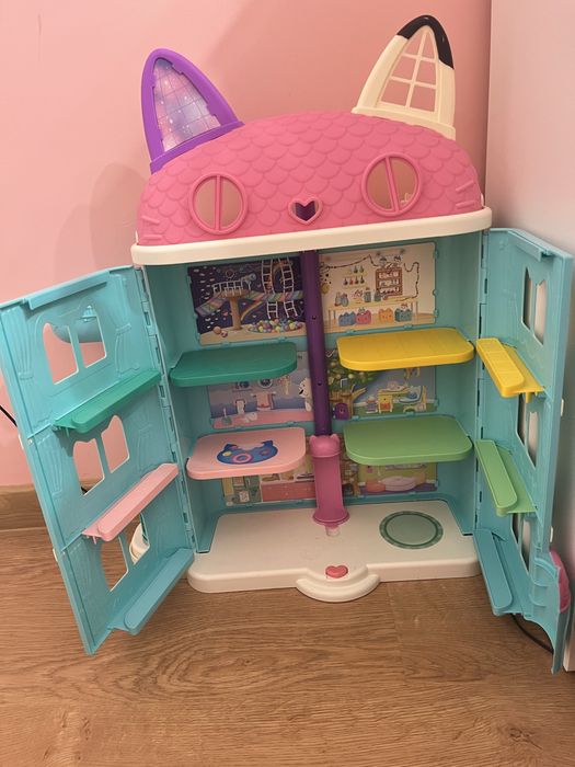 Къщата на Габи (Gabby’s Dollhouse)