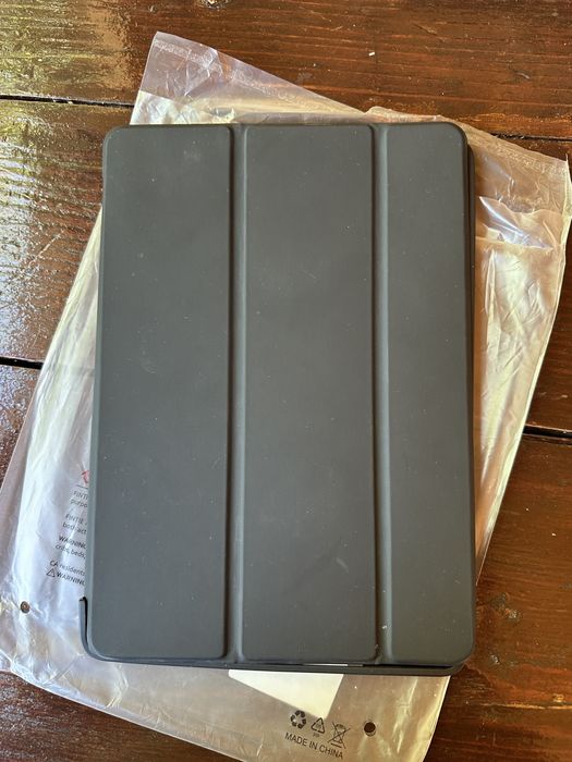 Folii ; huse IPAD 9 ( NOI )