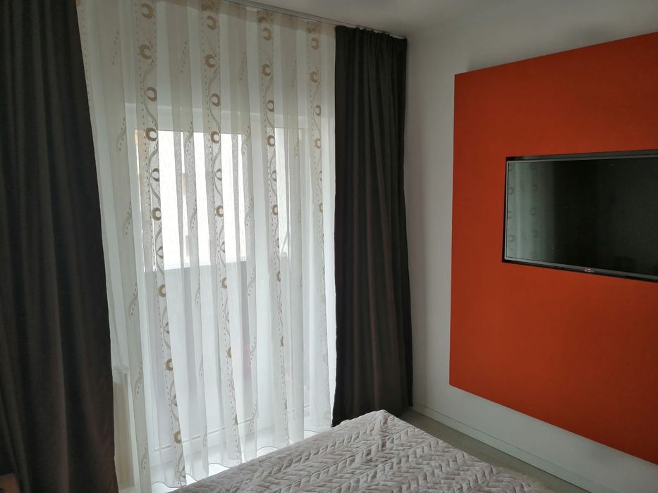 Închiriez apartament 2 camere cu parcare proprie ,zoba Eroilor .