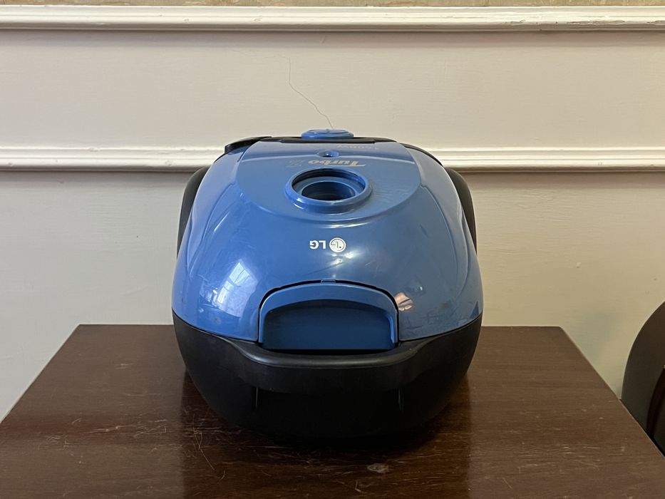 Пылесос LG V-CP742ND