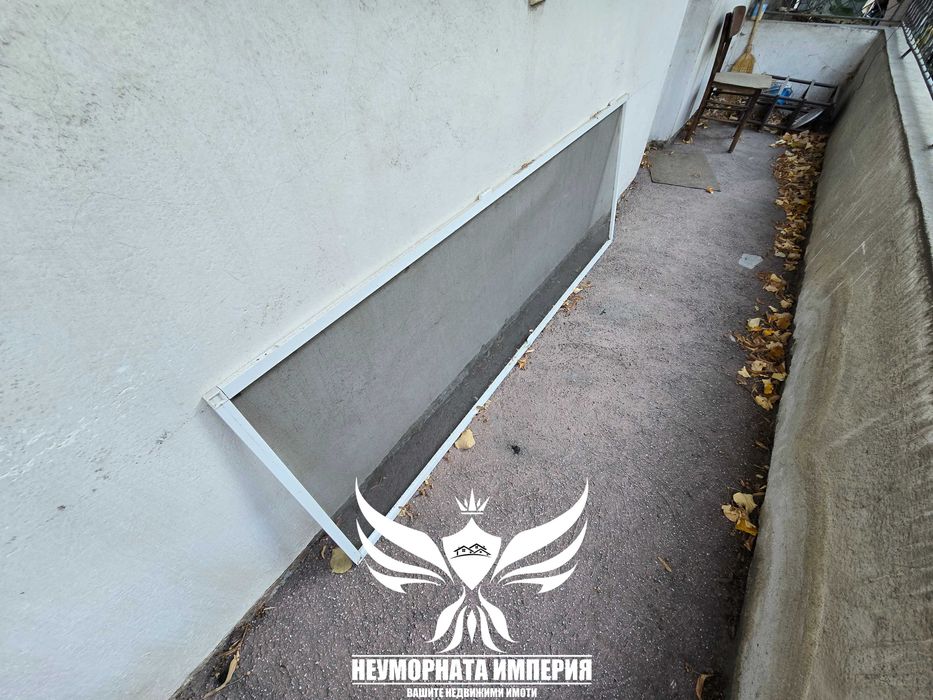 Продавам етаж от къща,приземен и гараж, таван и помещения Асеновград