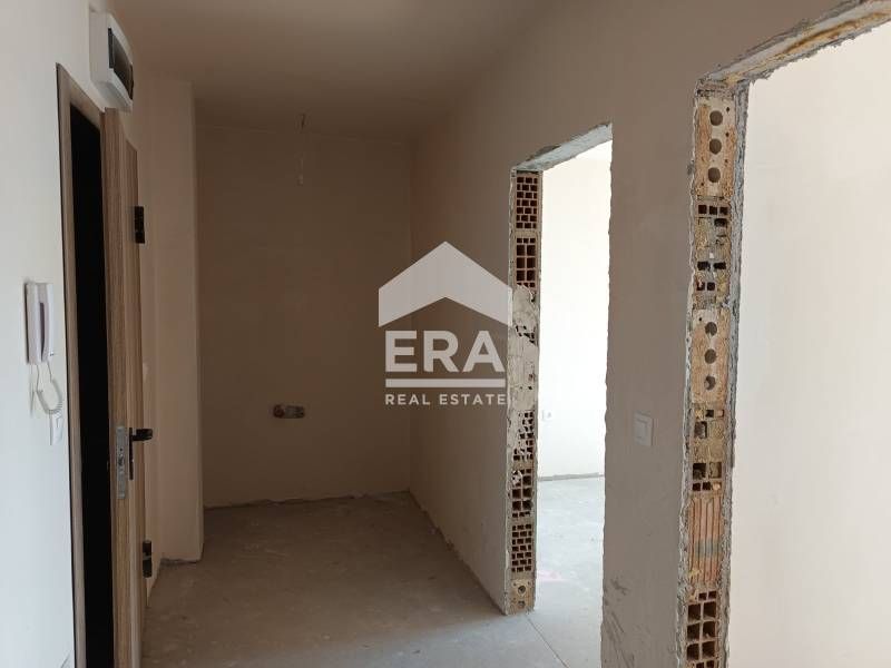 Тристаен апартамент в нова кооперация с Акт 16 в кв. "Изгрев" за прода