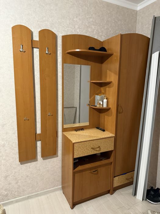 СРОЧНО ПРОДАМ ПРИХОЖУЮ, только самовывоз