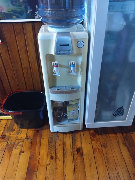 Диспенсър за вода