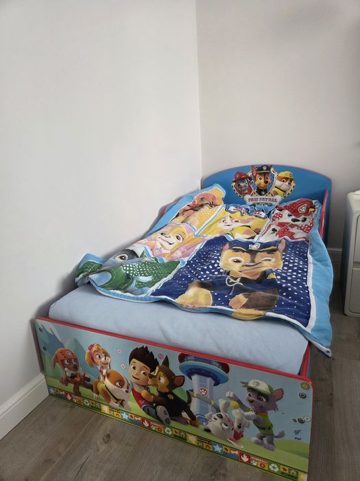 Pat copii patrula catelusilor