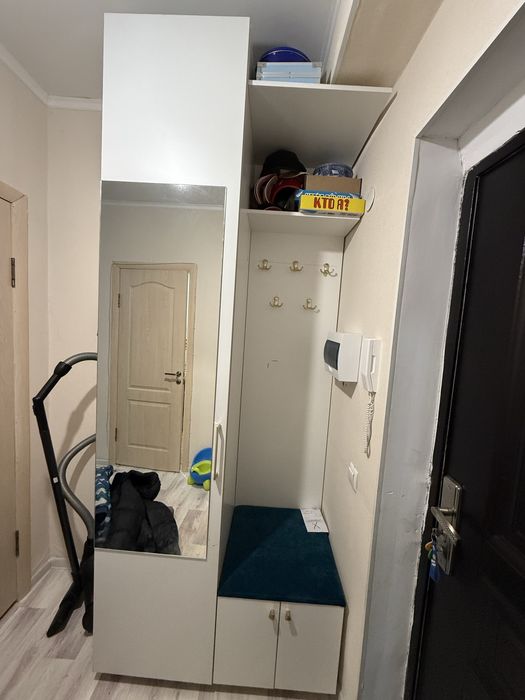 Продам шкаф до потолка для прихожки