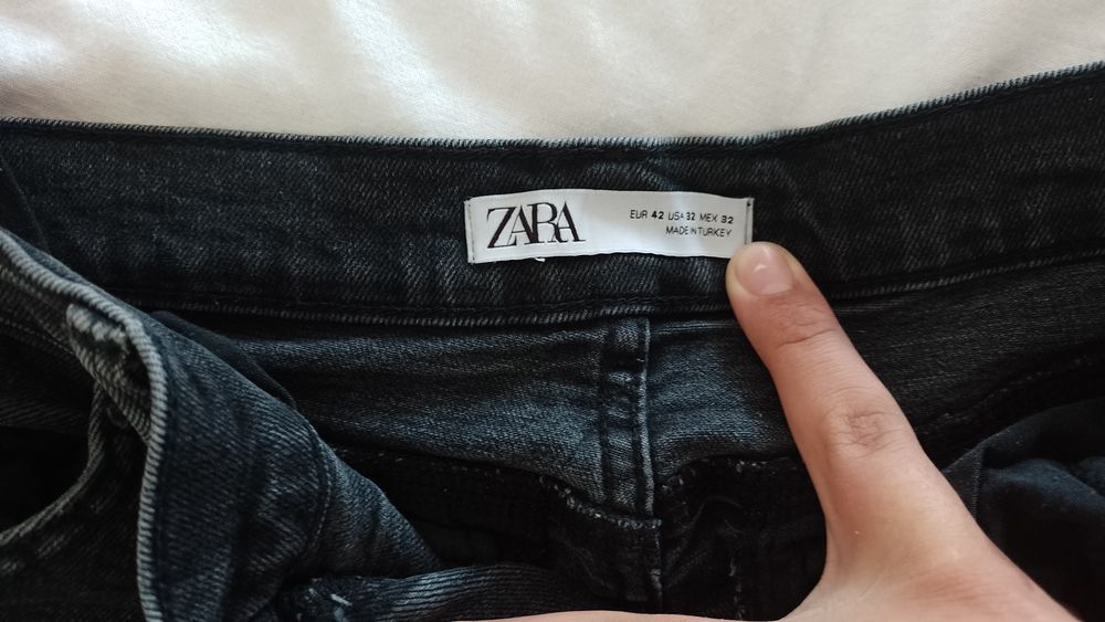 Blugi ZARA mărimea 42