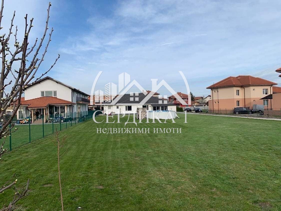 Продава се Къща в Костинброд - 320 кв.м за 2032 €/кв.м - Снимка #2