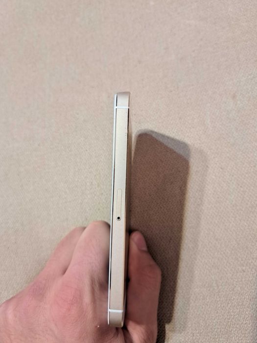 iphone 5s + кейсове подарък