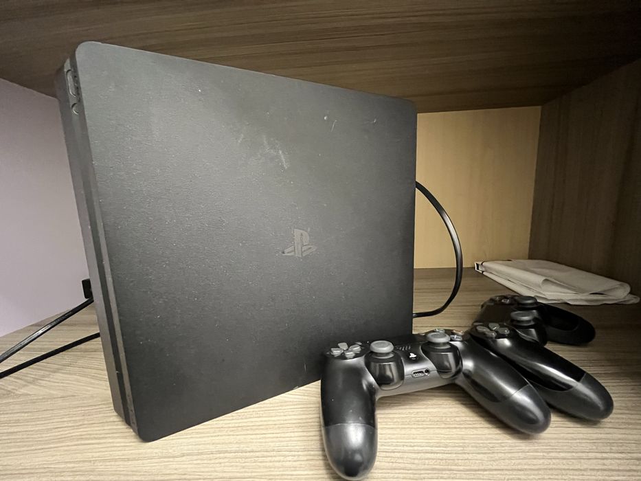Продам Sony playstation 4