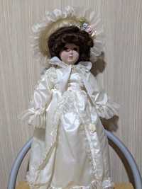 Продам куклу фарфоровая