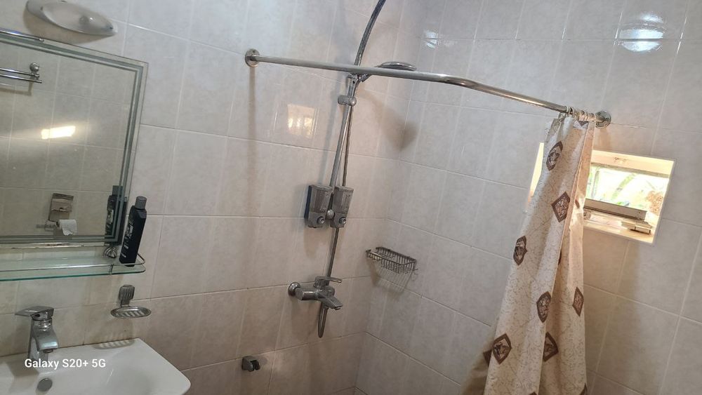 Продается комплекс холодильных помещений и офис. 40 соток.