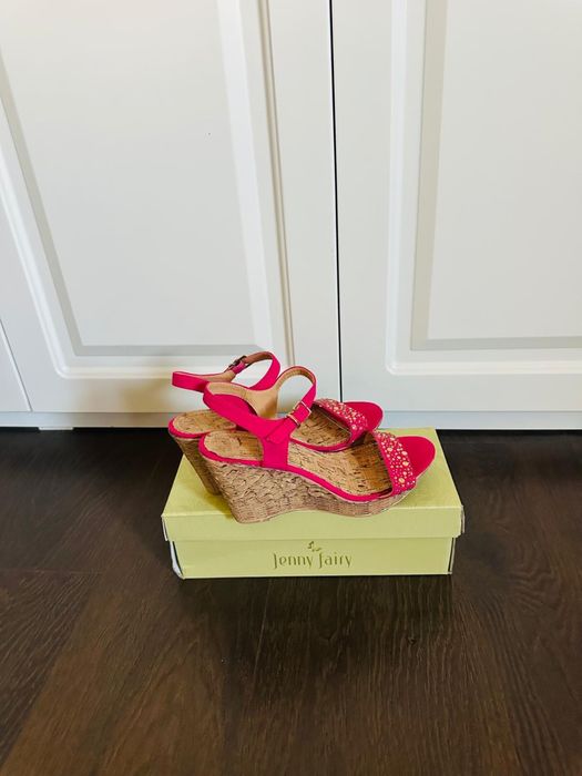 Sandale cu platforma roz cu strasuri , numarul 39