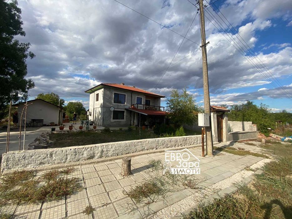 Двуетажна къща за продажба в с.Голямо Асеново