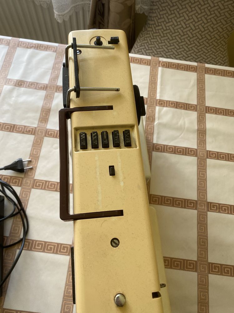Masina de cusut PFAFF 1209