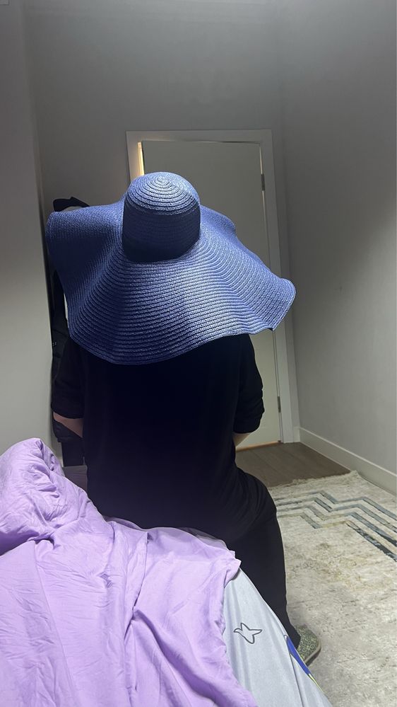 Шляпа синяя и черная